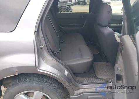 2011 Ford Escape Xlt z USA, uszkodzony, nr VIN 1FMCU9DG9BKB17396